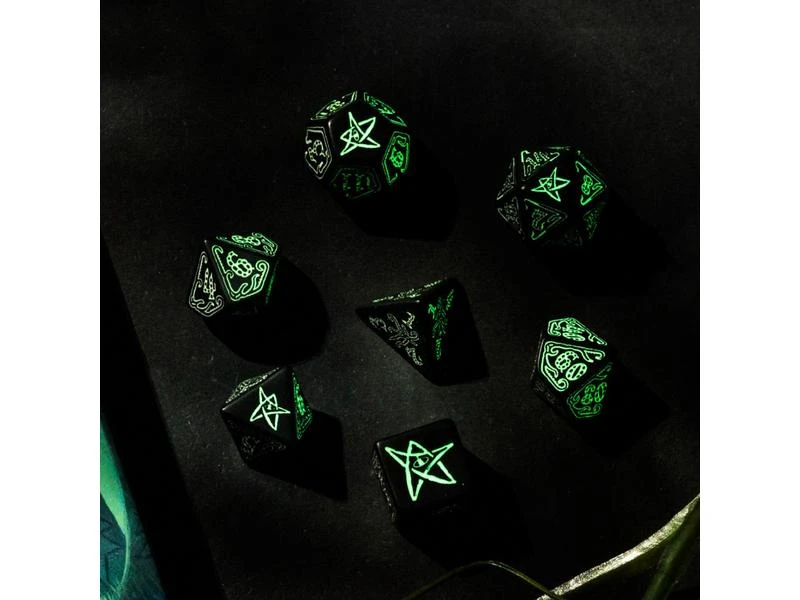 Q Workshop RPG-Würfelset COC Dice Black & glow-in-the-dark Dice 7 Stk. 6 Q Workshop RPG-Würfelset COC Dice Black & glow-in-the-dark Dice 7 Stk. – Bild 4