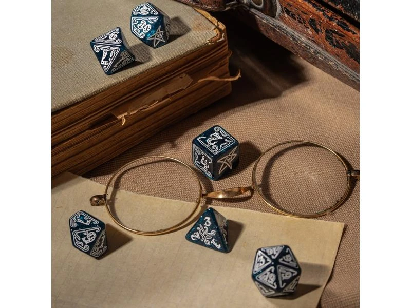 Q Workshop RPG-Würfelset COC Abyssal & white Dice Set 7 Stk. 5 Q Workshop RPG-Würfelset COC Abyssal & white Dice Set 7 Stk. – Bild 3